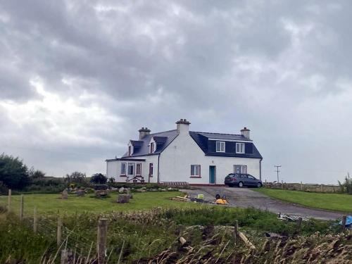 Benbecula House | Family-Friendly Detached 4 Bedroom Holiday Home Awaits