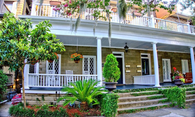 Historic Downtown Savannah Apartment | Relaxing 2BR Retreat in Historic Downtown with Ocean Views