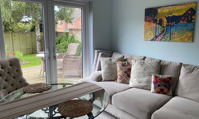Street House | Family-Friendly Home Near Millfield School and Clarks Village