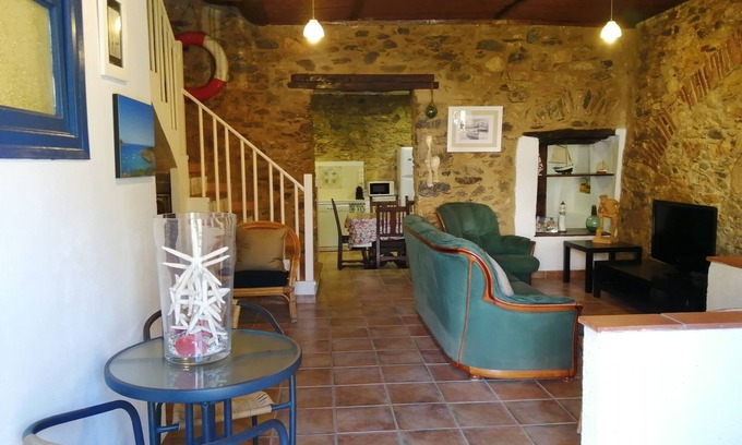 Llanca House | Top-Rated Fisherman's House with Oceanfront Pool & Spa