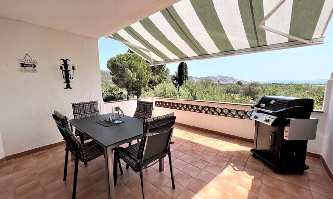 El Mas Bosca Apartment | Oceanfront Apartment with Pool and Spa, Rated 10/10