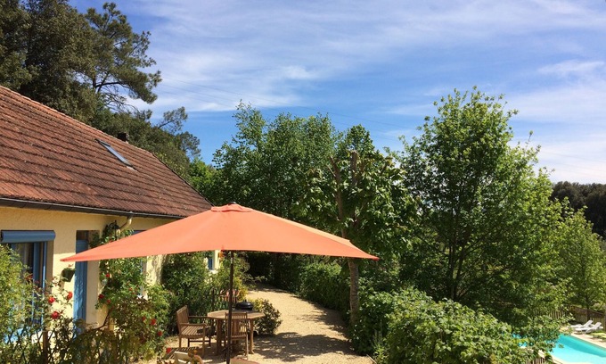 Calviac-en-Perigord Cottage | Cozy Cottage Retreat with Pool Near Sarlat - Perfect for Families