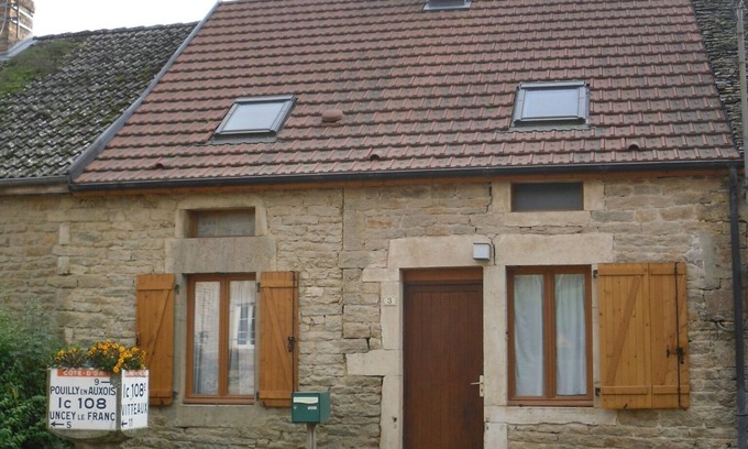Soussey-sur-Brionne House | Cozy Character House with Pool and Lake Views for 6