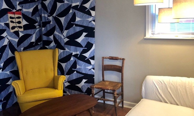 Columbia House | Stylish 1940s Cottage with Breakfast in a Walkable Area