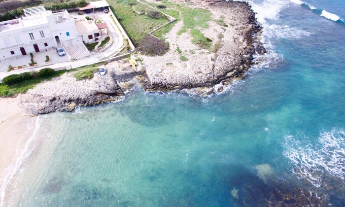 Villanova Apartment | Beachfront Holiday Home with Pool and Ocean View