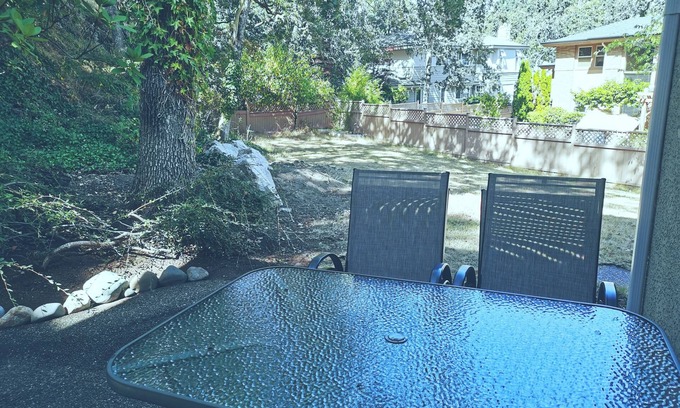 Broadmead House | Inviting Ground Level Suite with Ocean View and Yard Access