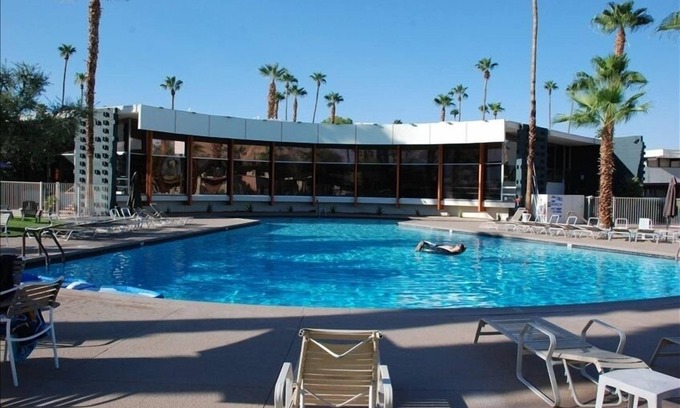 Twin Palms Apartment | Inviting Ground Floor Apartment at Historic Ocotillo Lodge
