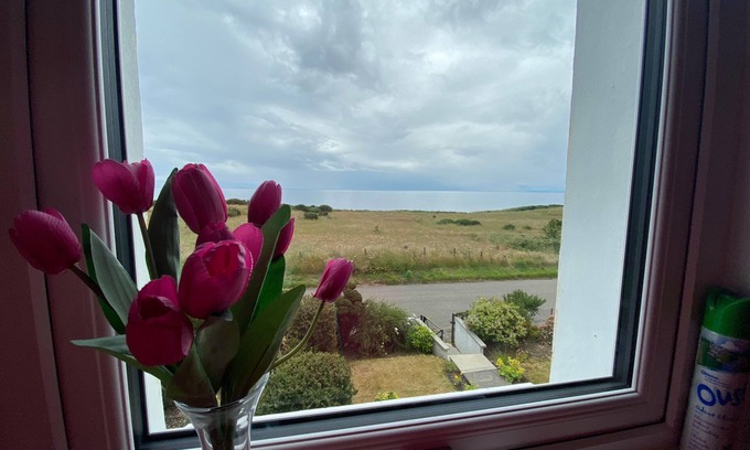 Helmsdale House | Comfortable Highland Home with Oceanfront Views and Kitchen