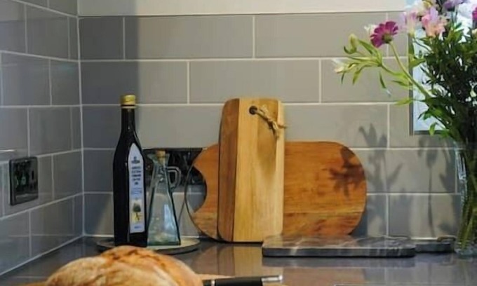 Doncaster Apartment | Welcoming House with Convenient Parking and Breakfast Included