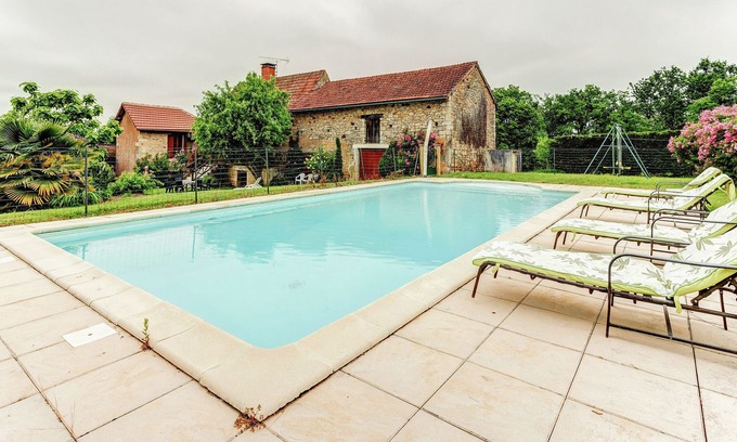 Montcabrier House | Relaxing Holiday Home with Private Pool & Pet-Friendly Perks