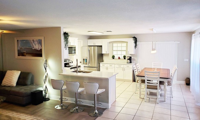 Orlando House | Ideal Retreat Just 7 Miles from Disney Parks with Ocean Views