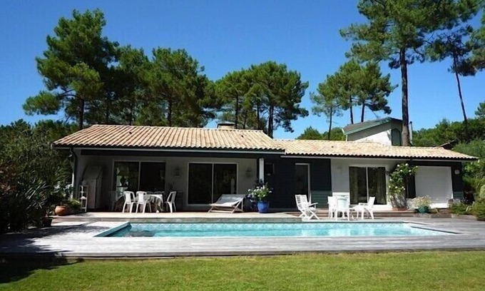 Lacanau-Ocean House | Ideal Location with Ocean View & Private Pool Retreat