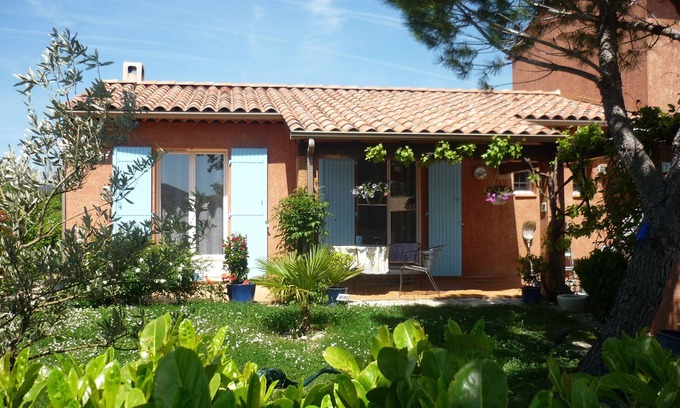 Pierrevert House | Cozy Retreat for 4 in Provence with Pool & Pet-Friendly