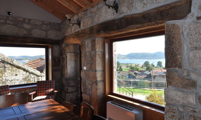 Montalegre Cottage | Welcoming House with Ocean View and Spa in Prime Location