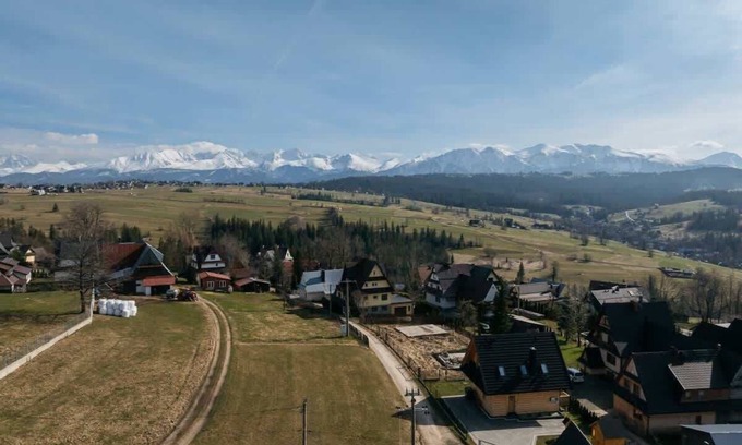 Poronin House | Inviting Mountain View Retreat with Family-Friendly Amenities
