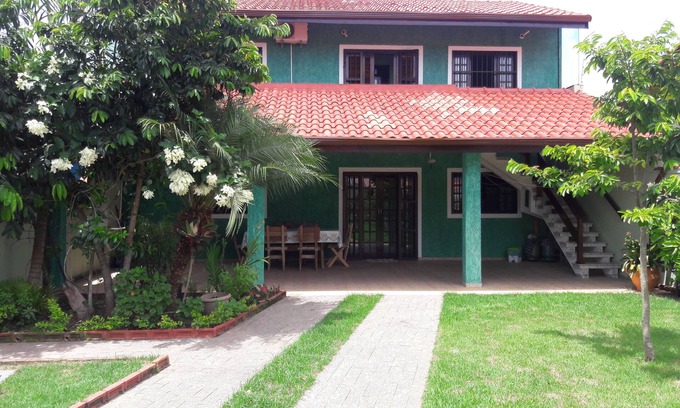Jardim Imperador House | Cozy Retreat with Large Yard, Pet & Child Friendly