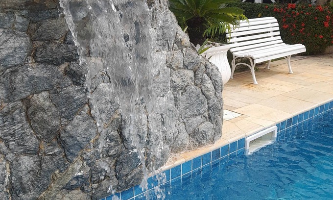 Balneario Florida House | Relaxing Retreat with Pool 100m from the Beach in Peruibe