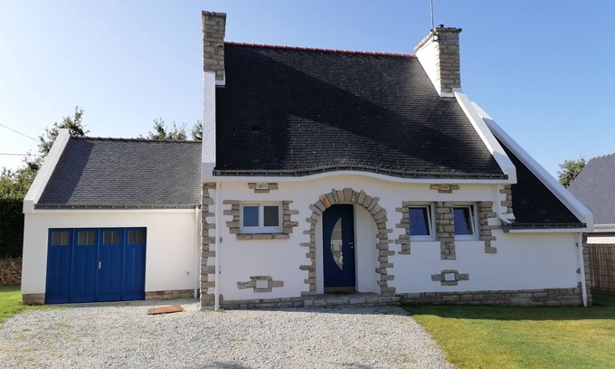 Baden House | Family-Friendly Retreat with Relaxing Jacuzzi Experience