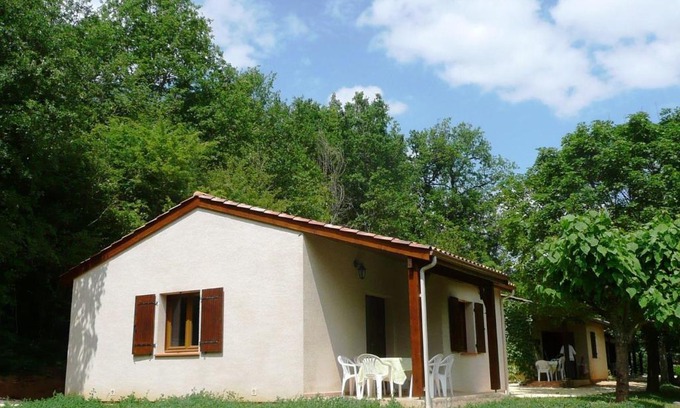 Gavaudun Villa | Relaxing Retreat with Terrace in South Dordogne, 9/10 Rated