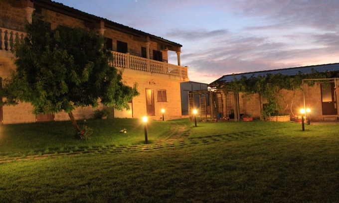 Casa Papa House | Cozy Farmhouse Retreat with Pool and Family Amenities