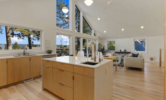 Seattle Metro Area House | Inviting Lake-View Retreat for Families in Seattle
