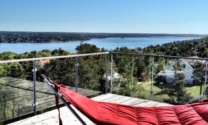 Tyreso House | Seaview House: Rooftop Terrace & 9.6/10 Guest Rating
