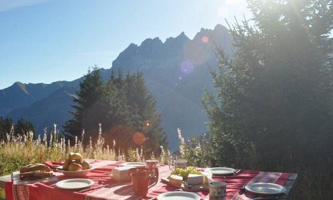 Val d'Illiez Ski Chalet | Cozy Chalet Retreat with Hot Tub & Ocean Views, Rated 10/10