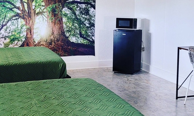 Davis House | Modern Comfort with 2 Queen Beds & Family-Friendly Amenities