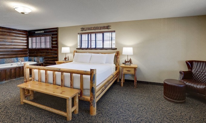 Moline Hotel | Family-Friendly Moline Stay with River Fun and Pet Amenities