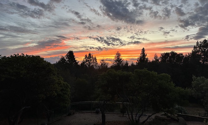 Santa Cruz House | Relaxing Mountain Retreat Near Beach with Great Amenities