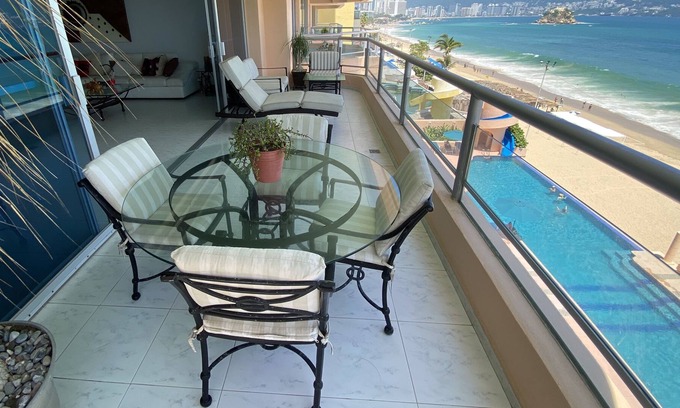 Costera Acapulco Apartment | Beachfront Apartment in Acapulco with Ocean View & Pool