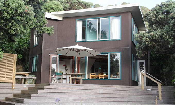 Piha House | Inviting North Piha Family Beach House with Ocean Views