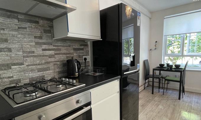 Cray Valley East Apartment | Comfortable one bedroom flat in Orpington
