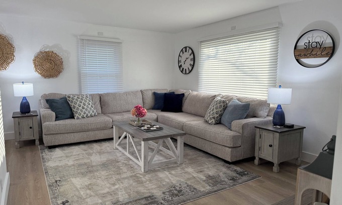 Fortville House | COMFORTABLE ONE STORY: 2 bed 1 bath in town Fortville. Sleeps 4. Newly Remodeled