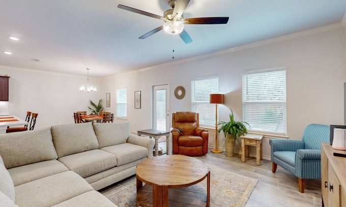 San Patricio County House | Comfortable open concept home with full kitchen, internet and W/D