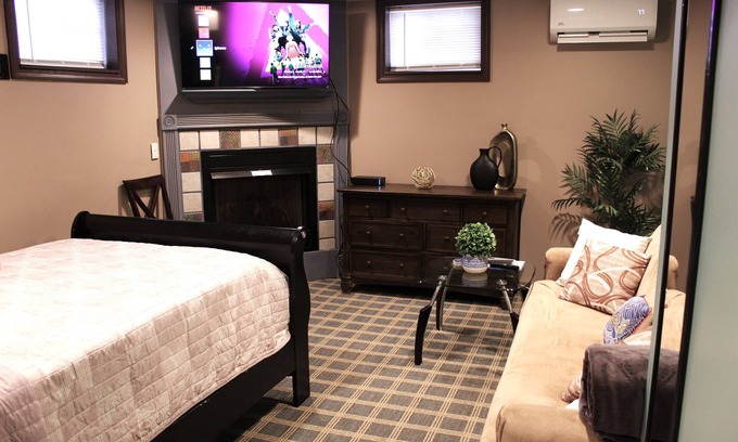 Wildwood Condo | Inviting Private Unit with Hot Tub and Free Parking Awaits