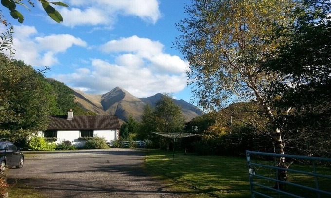 Shiel Bridge House | Welcoming Retreat with Scenic Views of Kintail's Five Sisters