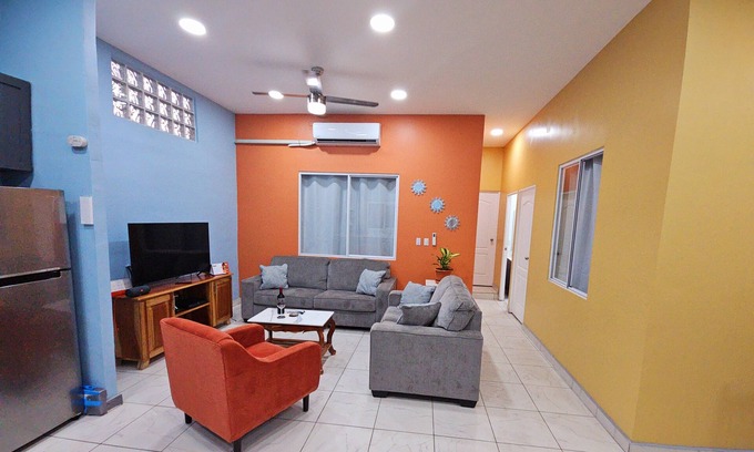 El Palmar House | Convenient Villa Makela: Your Ideal Retreat with Pool & Spa