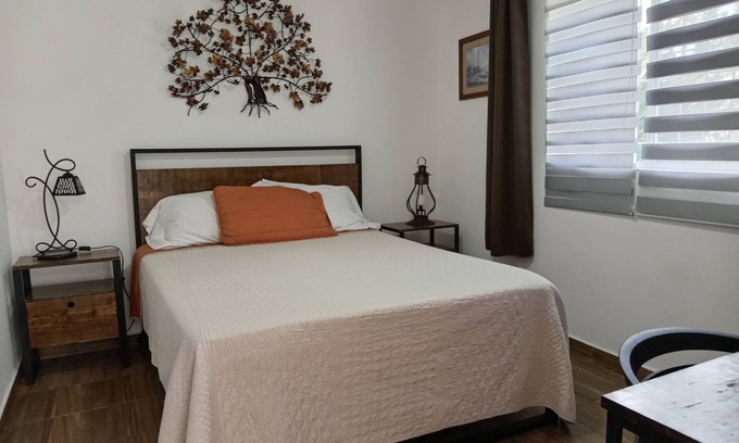 Chapalita Apartment | Cozy Room with Garage in Colonia Chapalita