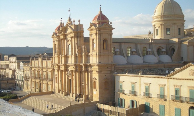 Noto Historic Centre Condo | Inviting Rooms in Baroque Noto with Family-Friendly Amenities