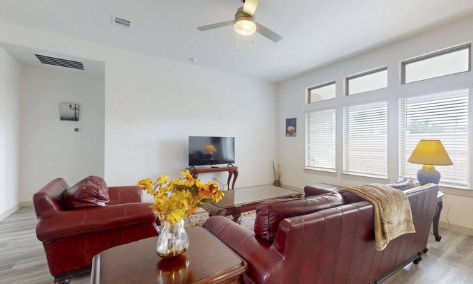 League City House | Comfortable, spacious home close to shopping in a quiet neighborhood