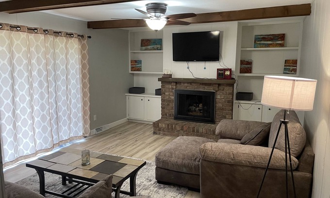 South Bend House | Guest Rated 10/10: Family-Friendly Home with Kitchen