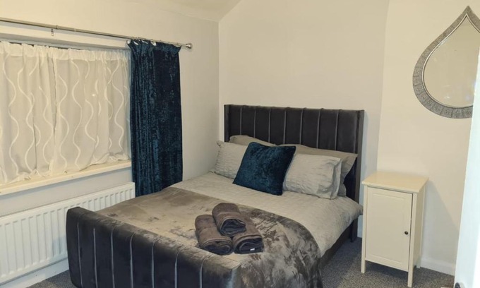 Long Eaton Apartment | Kid-Friendly Comfort with a 9/10 Guest Rating