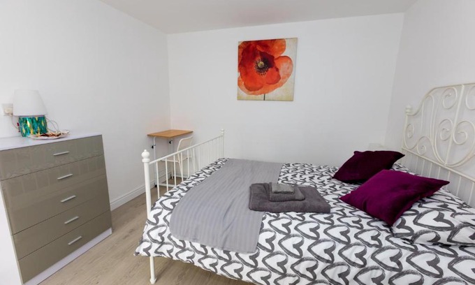 Shirley House | Cozy Getaway in Shirley, Solihull - Rated 9/10 by Guests