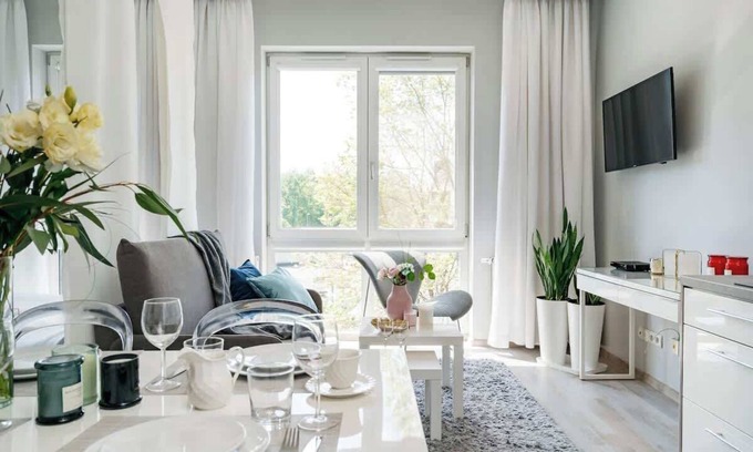 Stare Podgorze Apartment | Comfortable Apartment in Historic Old Town with Great Amenities