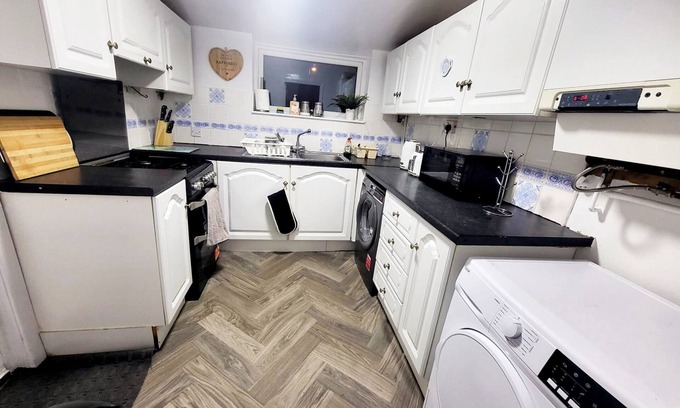 Rochdale Apartment | Comfortable Stay - Ivor St