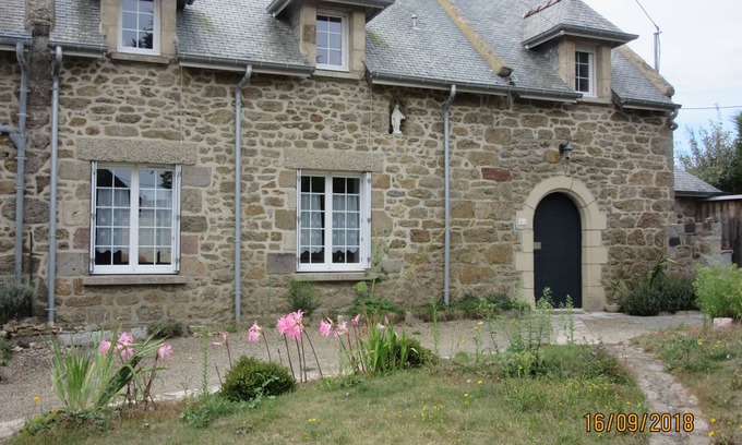 Rotheneuf-Le Pont House | Scenic Stone House with Ocean View and Garden Retreat