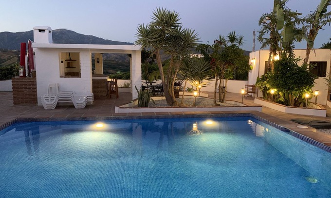 Benamocarra Apartment | Idyllic Studio Retreat in Country House with Pool & Ocean View