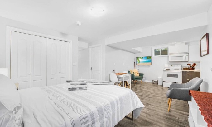Guelph Apartment | Cozy Suite Near U of G with Kitchen & Breakfast Options