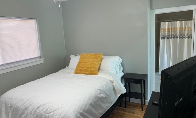 El Paso Apartment | Cozy Suite with Private Entrance & Pet-Friendly Amenities